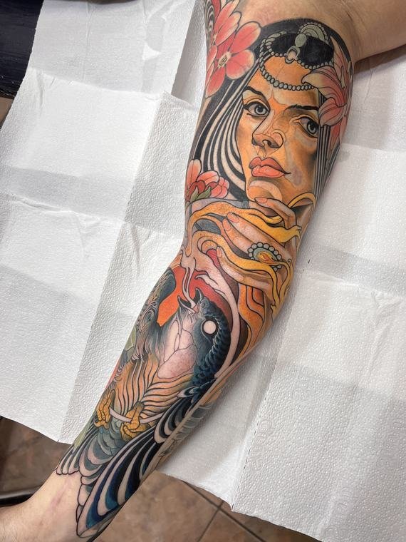 Dama e flores, tatuagem de Denis Vazios